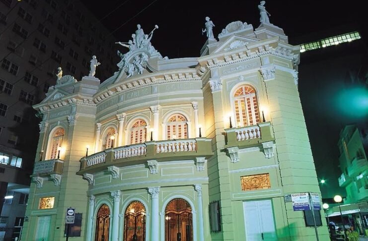 Fachada do Teatro Carlos Gomes, em Vitória (Crédito: Vitor Nogueira)